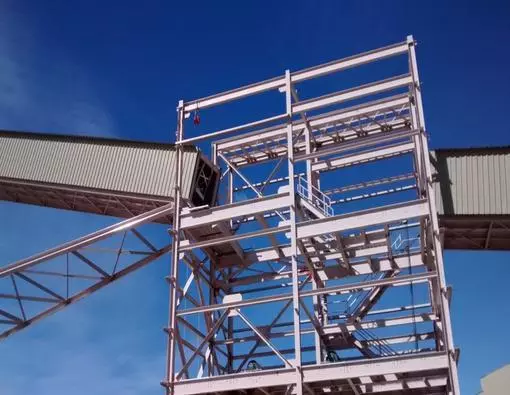 Torre de estructura metálica