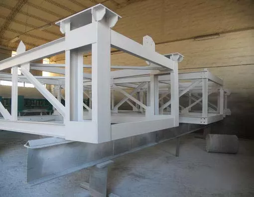 Estructura metálica pintada y terminada